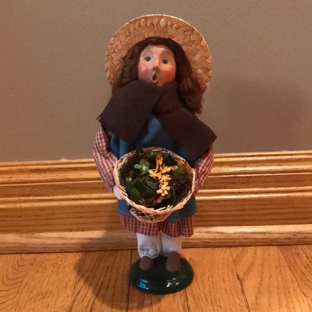 Byers’ Choice Autumn Girl Statue - Picture 1 of 5